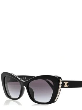 Chanel Pearl Cat Eye CC Sunglasses in black with gradient dark grey